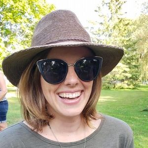 Meet your Posher, Shana